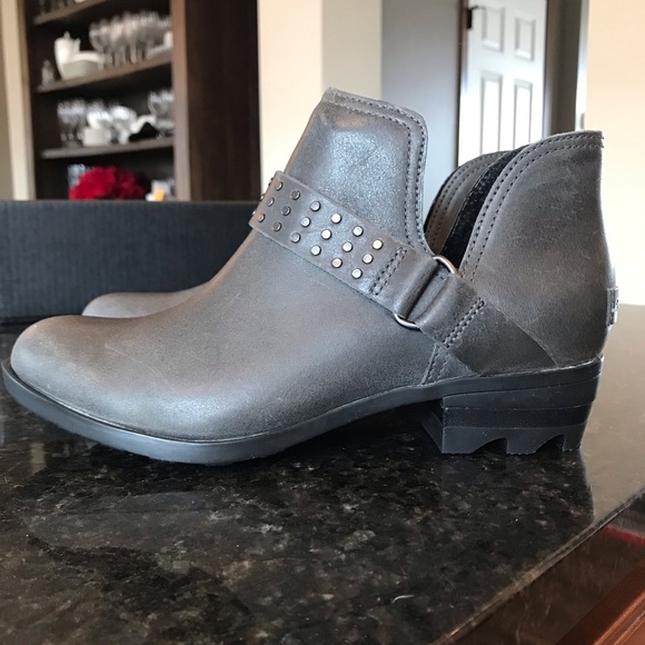 New Sorel Lolla II Strap Stud Shoe, Charocal Grey Ankle Booties, Gray Short Boot - Picture 12 of 16